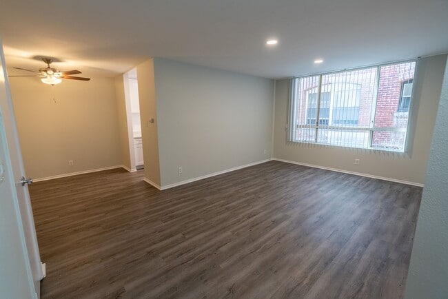 Photo - 314 South Manhattan Place