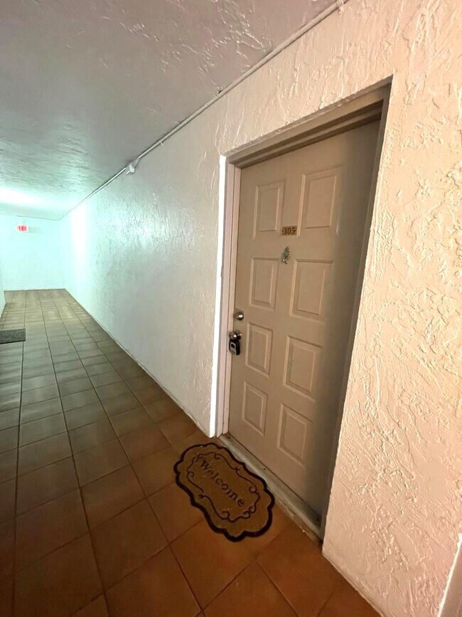 Photo - 711 N Pine Island Rd Unit 305