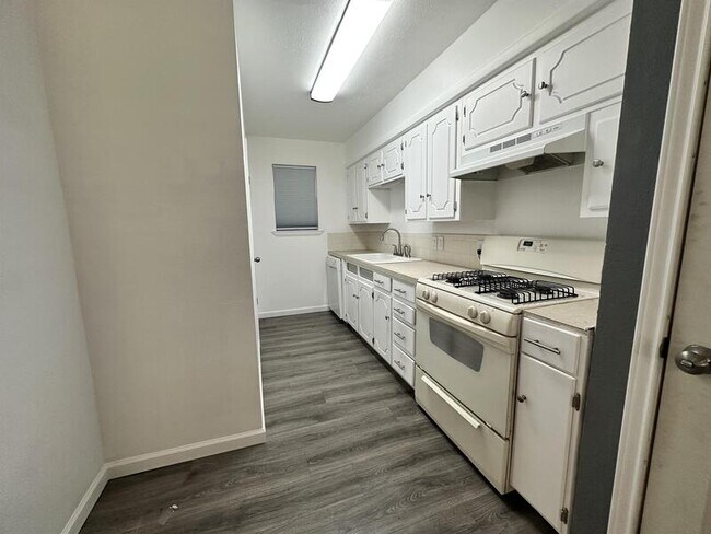 Photo - 901 Park Plaza Dr