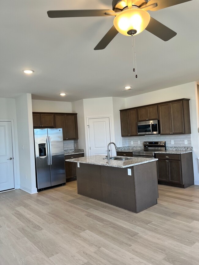 Kitchen with all appliances - 1335 Mountain Quail Cir