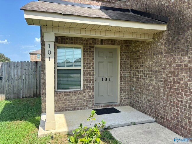 Photo - 101 Winstead Cir