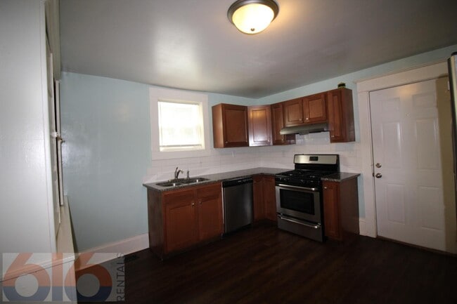 Photo - 241 Valley Ave NW