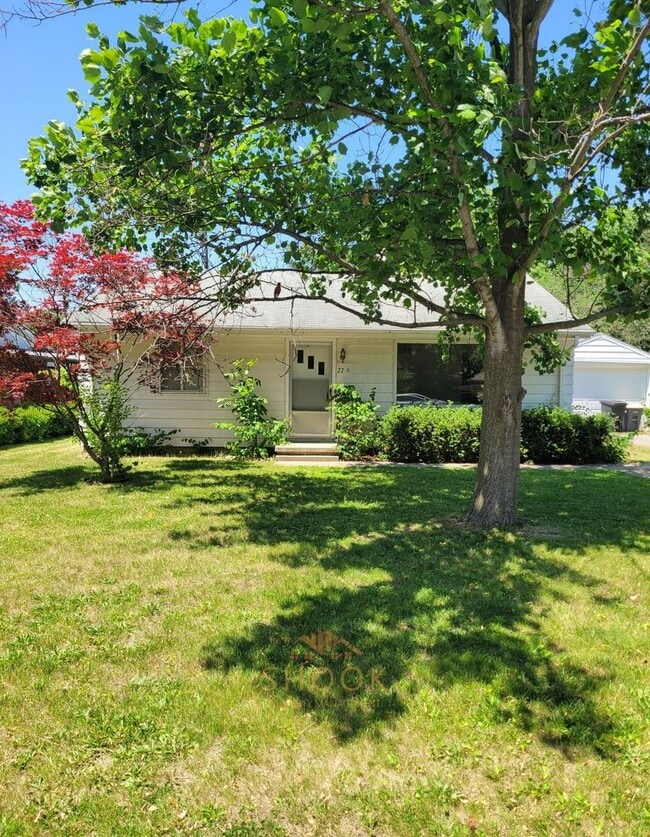 Photo - AVAILABLE JUNE 2026 - 2 BR + DEN WITH LARGE YARD