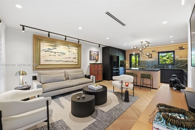 Photo - 331 NW 38th St