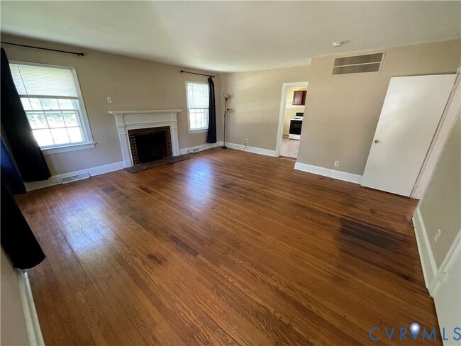 Photo - 3819 Old Buckingham Rd