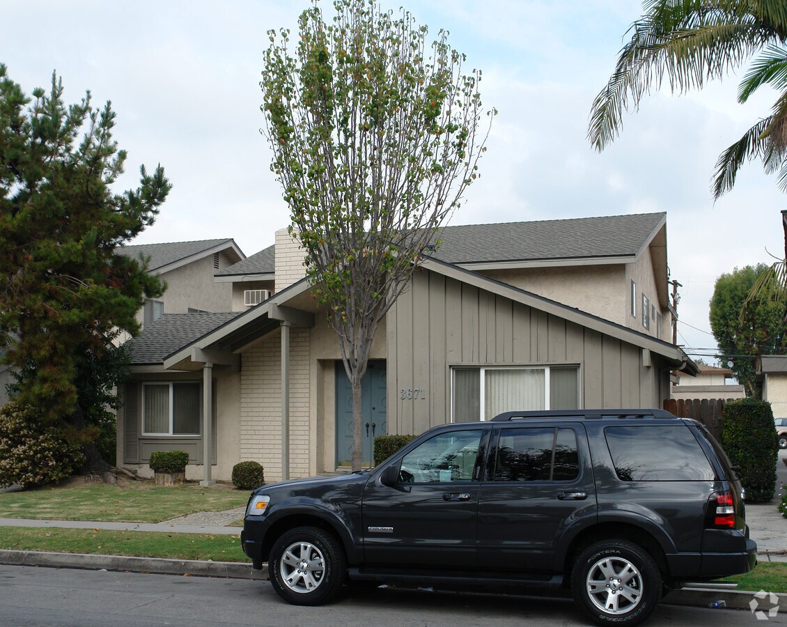 Photo - 3671 Howard Ave