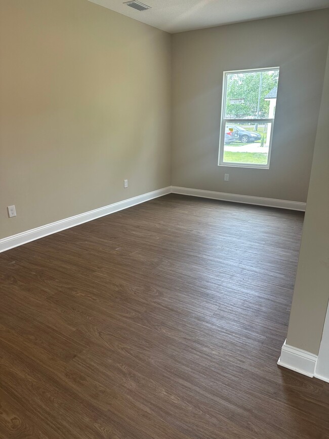 Photo - 2247 Parkin Rd