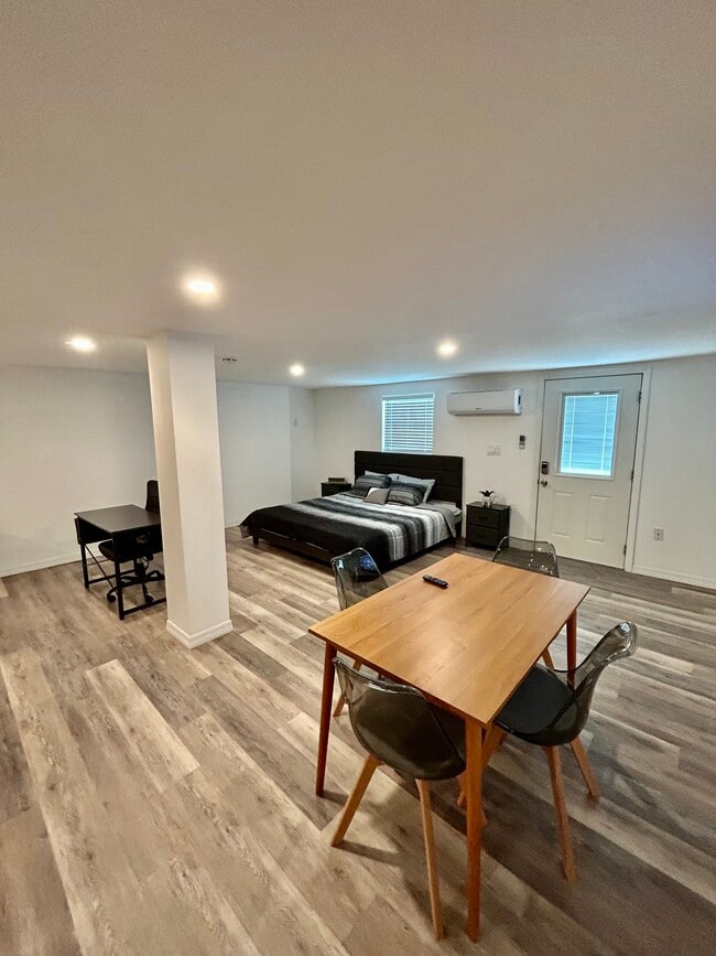 Photo - 801 E Edgewood Dr