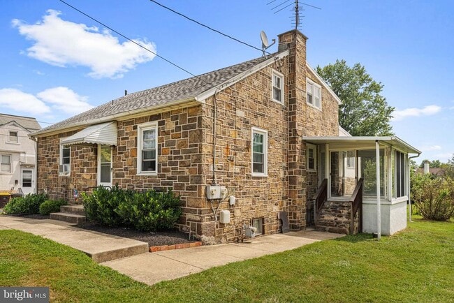 Building Photo - 36 N Trooper Rd Rental