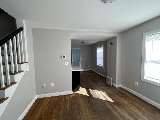 Photo - 5327 Wasena Ave