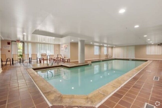 Building Photo - NEWTON 2 bed 2 bath - 9/1 Rental