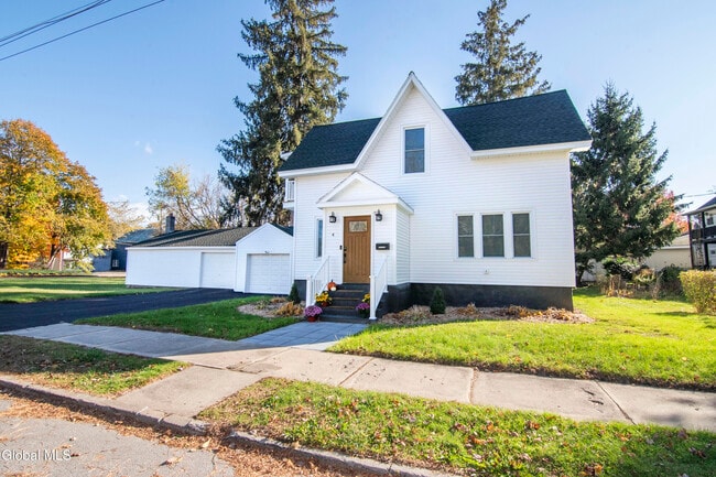 Building Photo - 4 Van Buren St