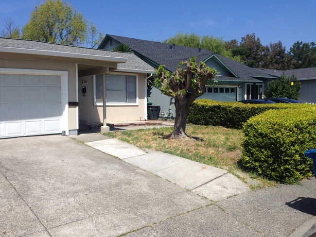 4 bedroom 2 Bath House with 2 car garage i... - 4 bedroom 2 Bath House with 2 car garage i...