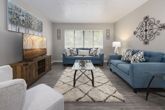 648 Cross Creek