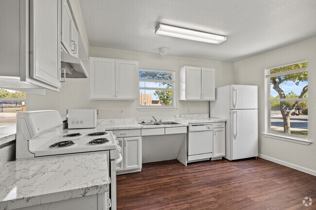 2BR, 2BA - 1,036SF - Kitchen