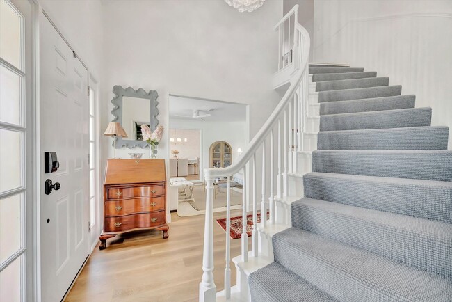 Photo - Luxury 5 Bed/4 Bath Pool Home on a Golf Course in Central Sarasota