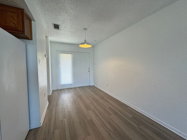 Photo - 1306 Monroe Loop Unidad D
