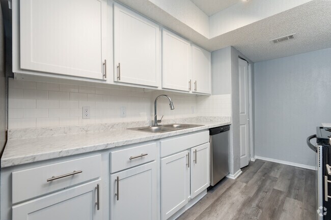 2BR, 2BA - 1050SF | B1