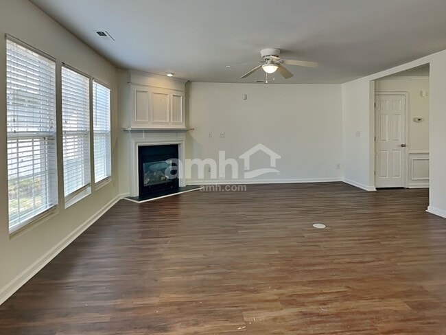 2102 Swimming Hole Cir