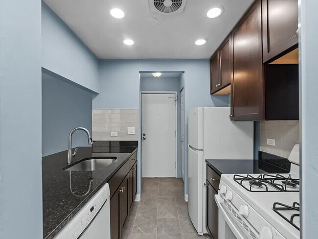 Photo - 3748 N Pine Grove Ave Unit #4,