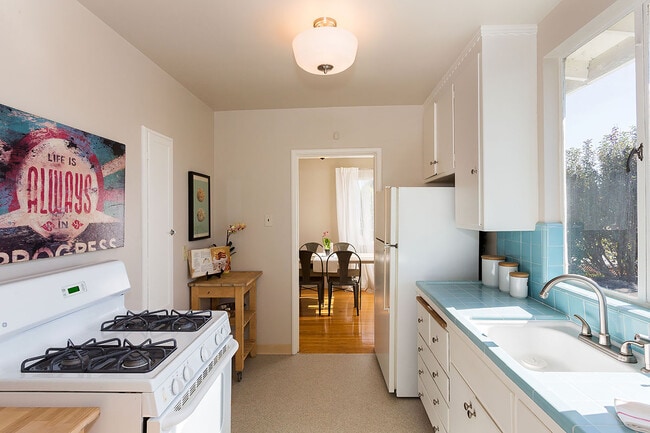 Building Photo - 459 - 44th St. Unit D Rental