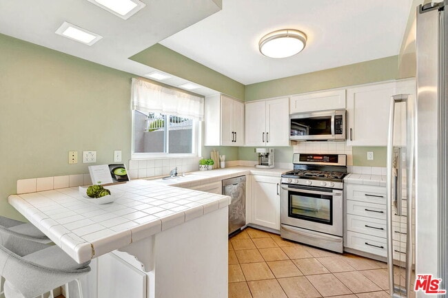 Photo - 10239 White Oak Ave Unit 1