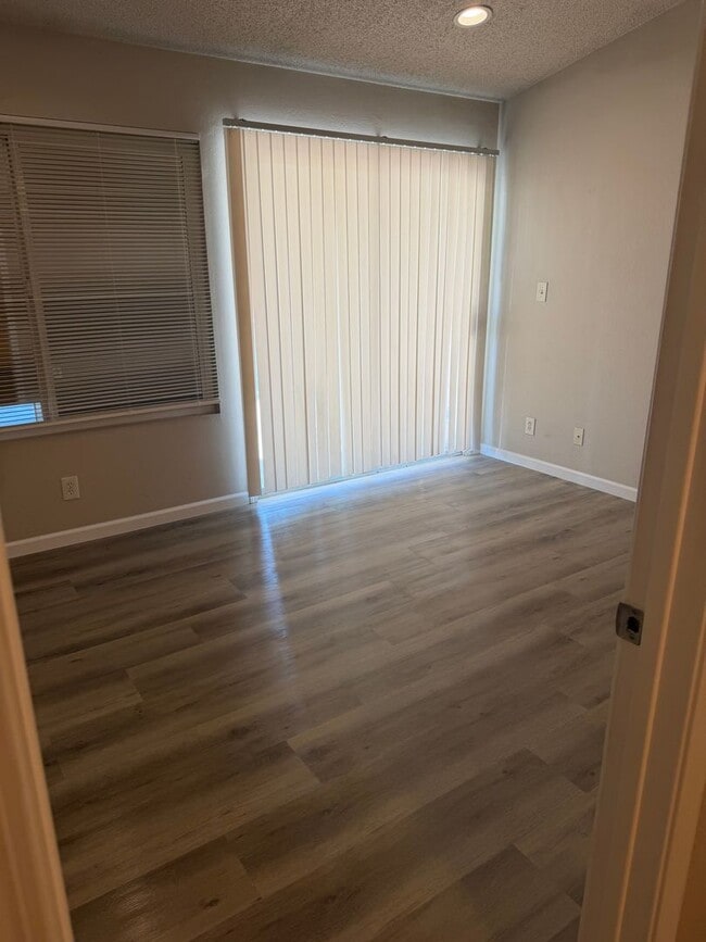 Photo - 3520 Sesame St