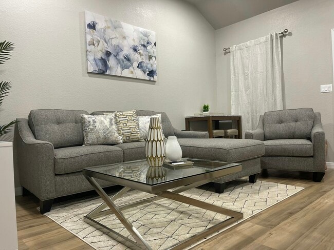 Photo - 1021 Calvin St