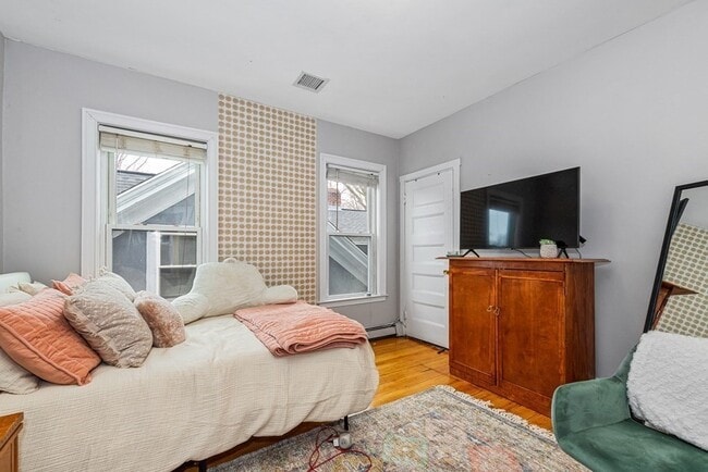 40 Hillside St Unit 1