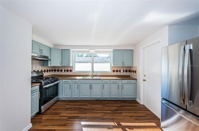 Photo - 5200 6th St S