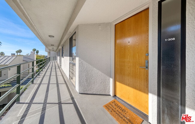 Photo - 2910 Neilson Wy Unidad 308