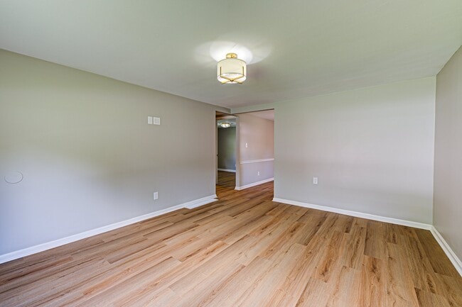 Photo - 241 Kahl St