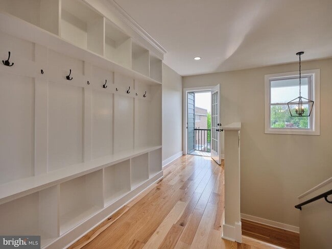 Building Photo - 32 S State St Rental