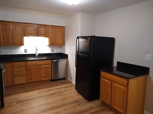 Building Photo - 946 N Adams Rd Unit 3