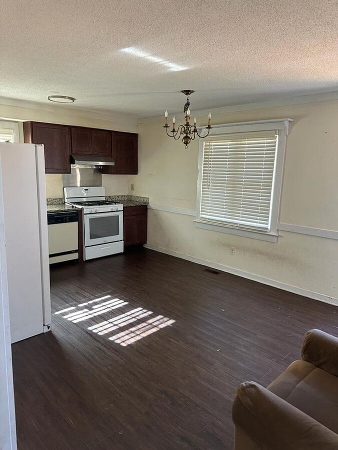 Photo - 1112 Strawbush Rd