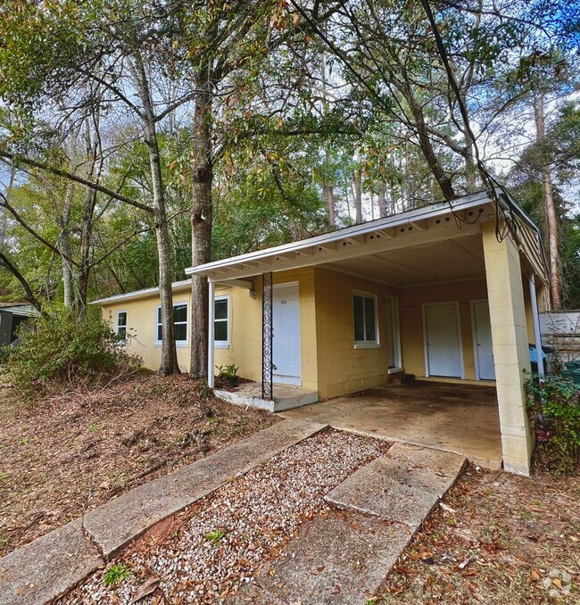 Building Photo - Beautiful  and Remodeled 3 Bedroom 1 Bathr... Rental