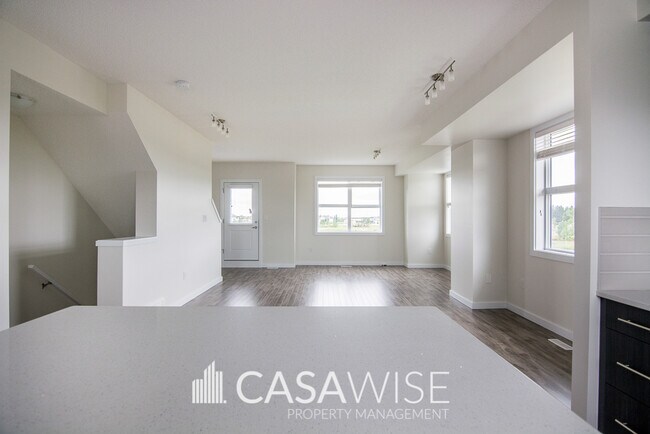 Photo - 655-655 Watt Blvd SW