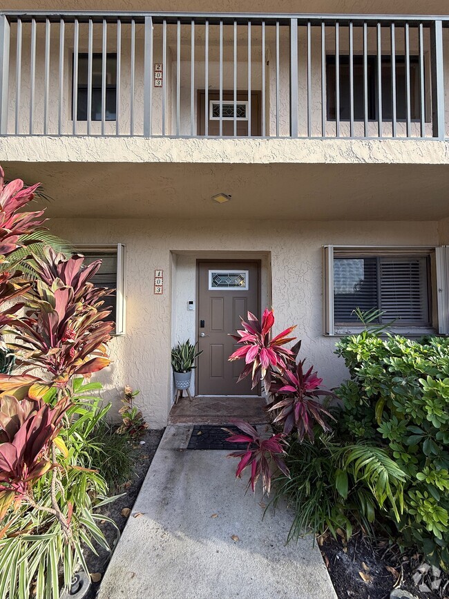 Building Photo - 2918 NE 8th Ter Unit 103 Rental