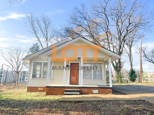 Photo - 1 Monroe St