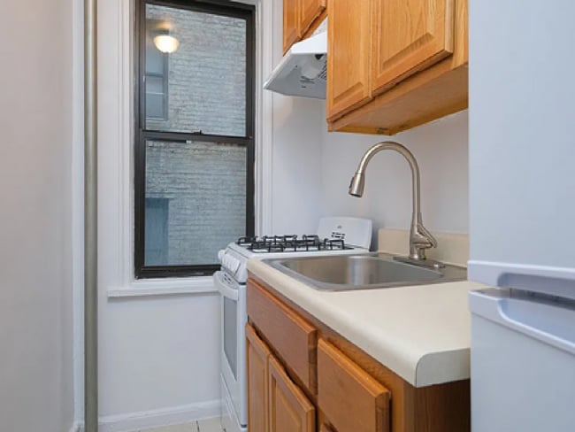 Photo - 55 E 190th St