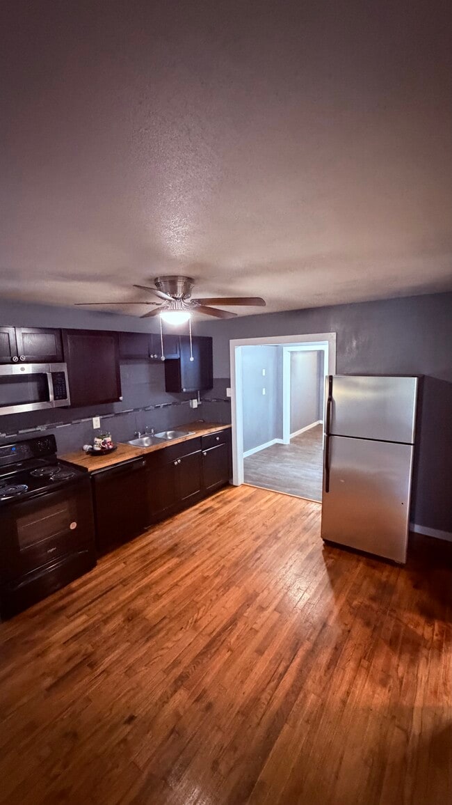 Building Photo - 311 Glamis Ave Unit 311 GLAMIS AVE #2