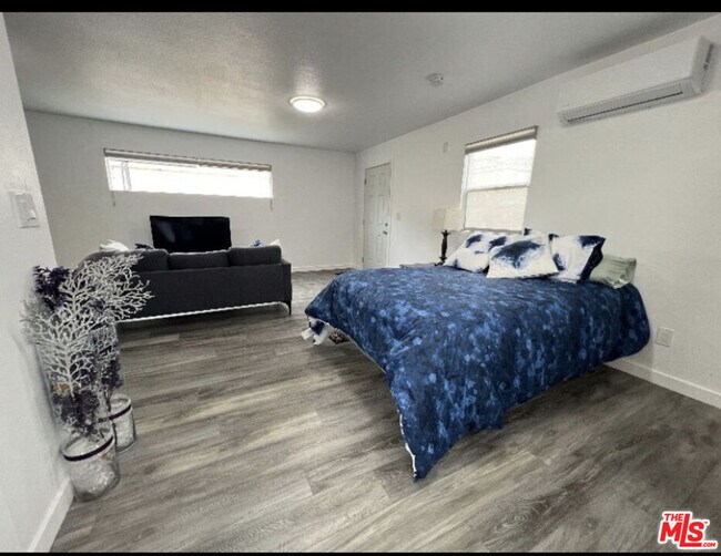 332 W Ellis Ave