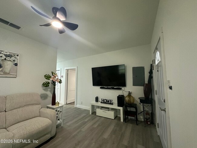 Photo - 1640 W 4th St