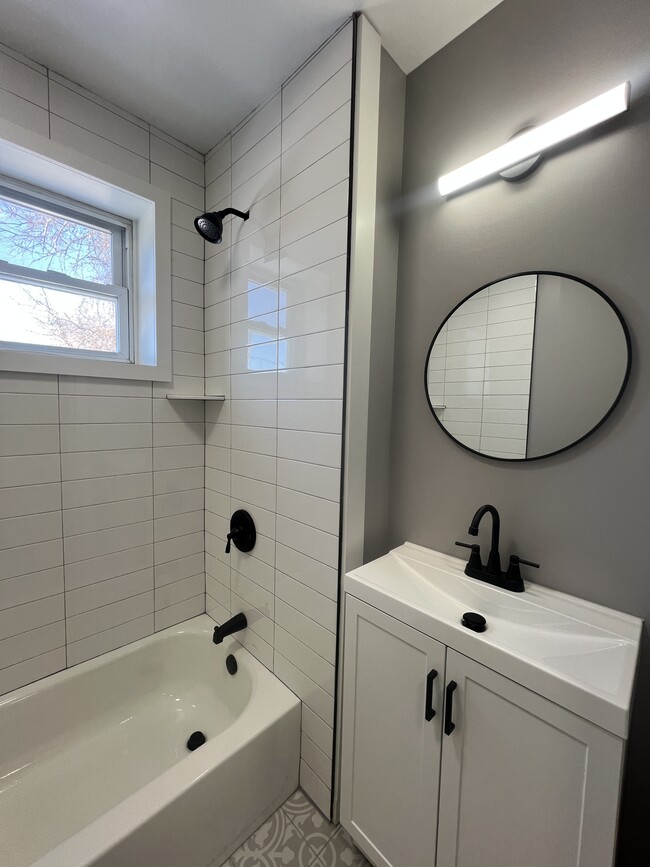 Photo - 1018 W 8th St