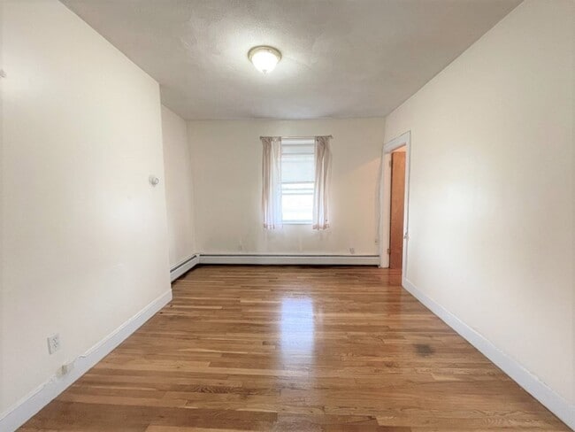 Photo - 3 Cedar Square Unit 3