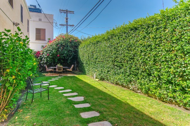 615 S Cochran Ave
