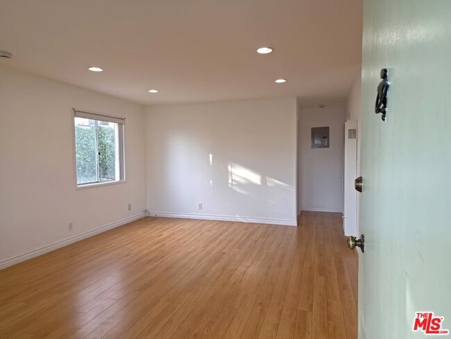 Photo - 2337 W Gramercy Ave Unit 1