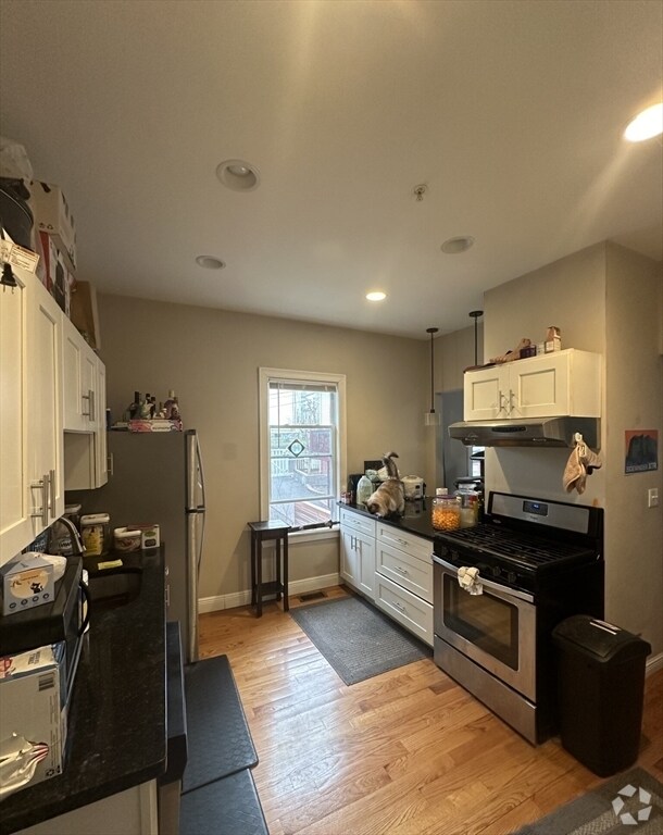 Building Photo - 171 Walnut St Unit 2 Rental