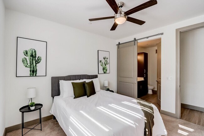 Photo - 555 N College Ave Unidad ID1014600P