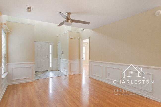 Building Photo - 2457 Scholar Ln